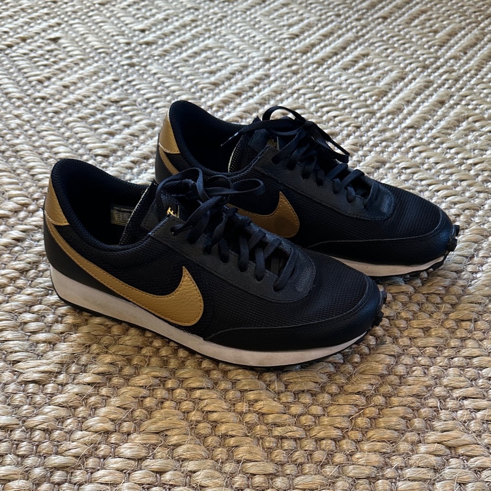 Nike Daybreak Black Sneakers with Gold Swoosh Accent